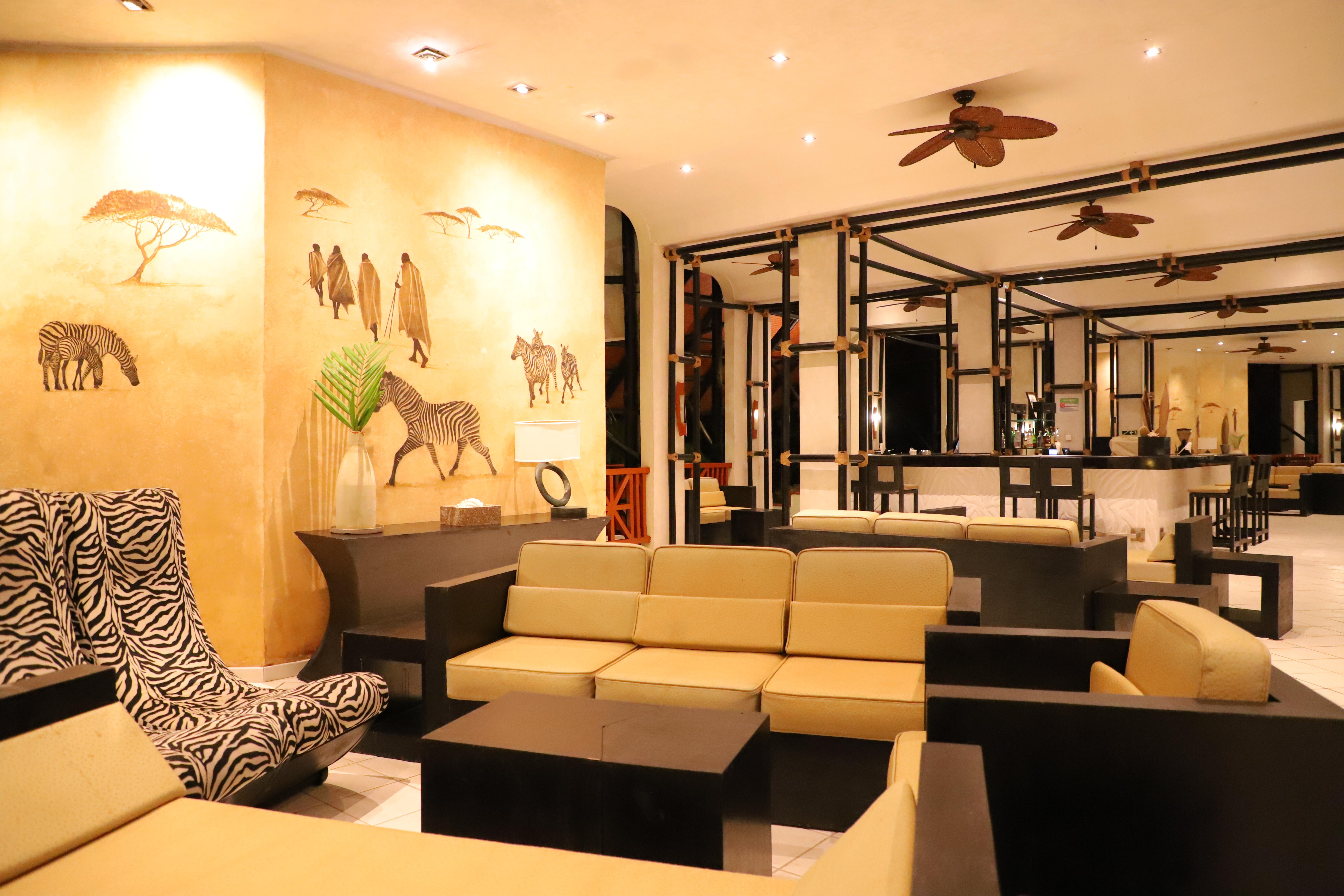 Diani Reef Beach Resort & Spa - Your Beachfront Bliss Awaits Діані-Біч Екстер'єр фото The lobby of the hotel