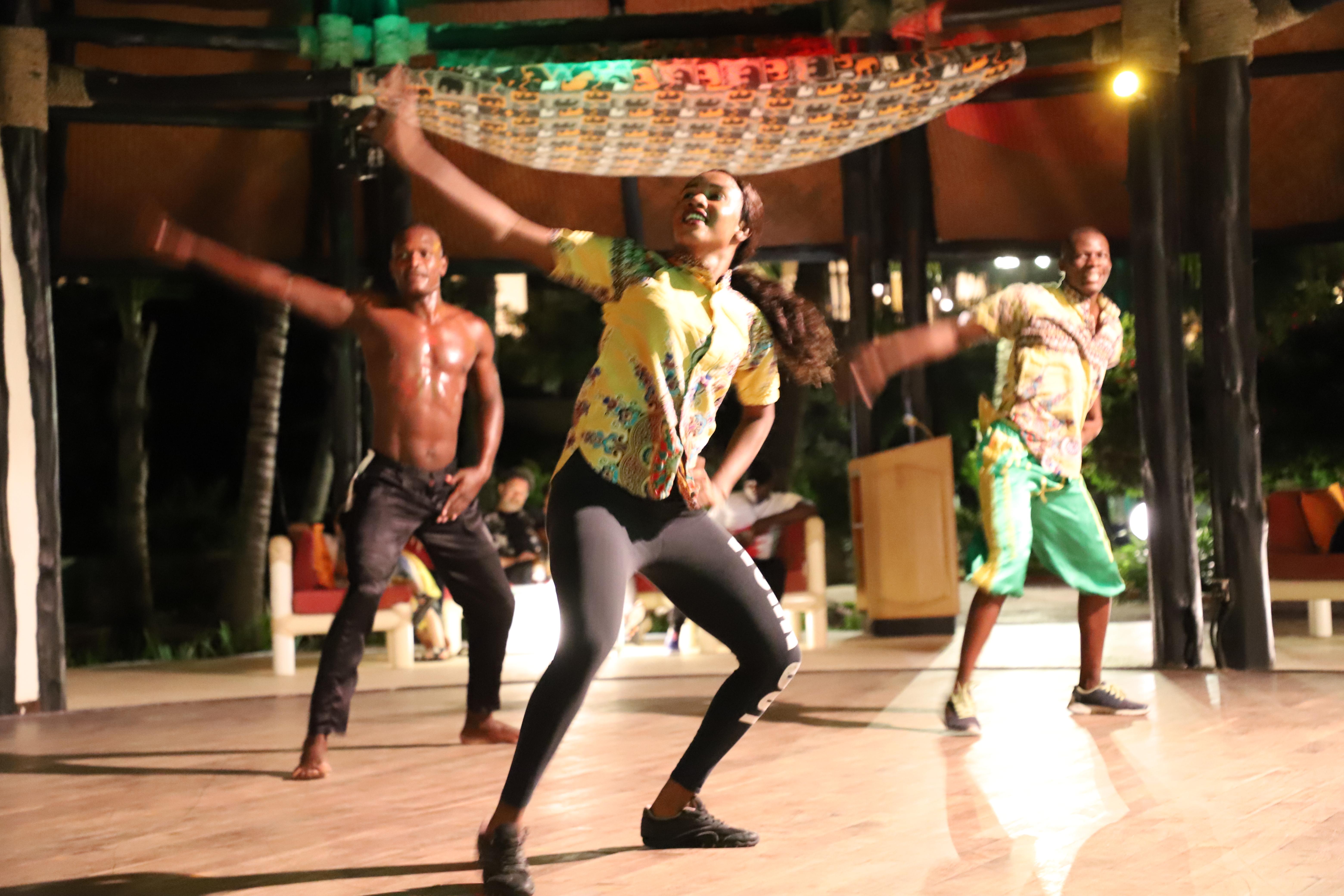 Diani Reef Beach Resort & Spa - Your Beachfront Bliss Awaits Діані-Біч Екстер'єр фото Traditional dancers in the capital, Antsirabé