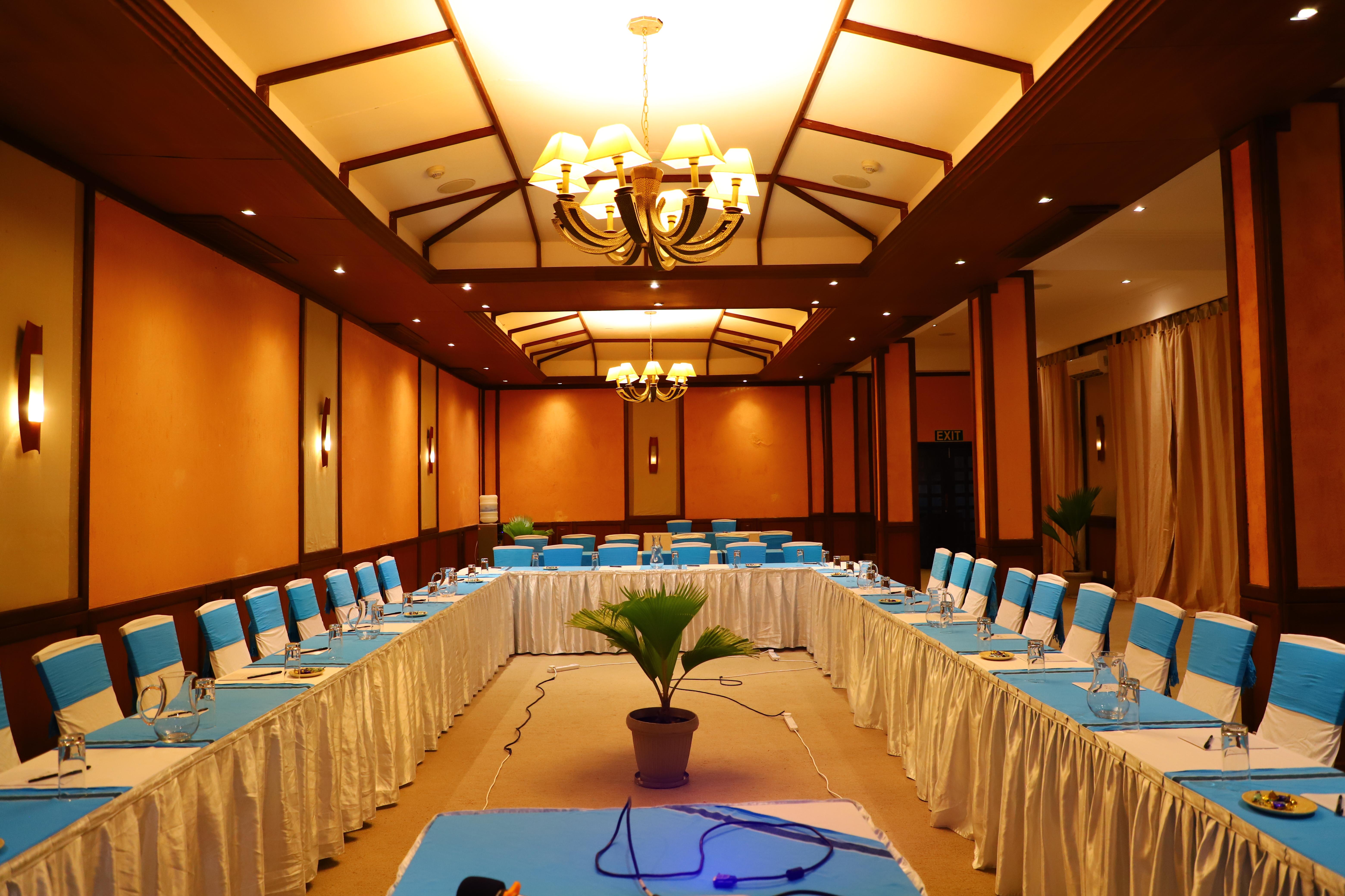 Diani Reef Beach Resort & Spa - Your Beachfront Bliss Awaits Діані-Біч Екстер'єр фото A meeting room at a hotel