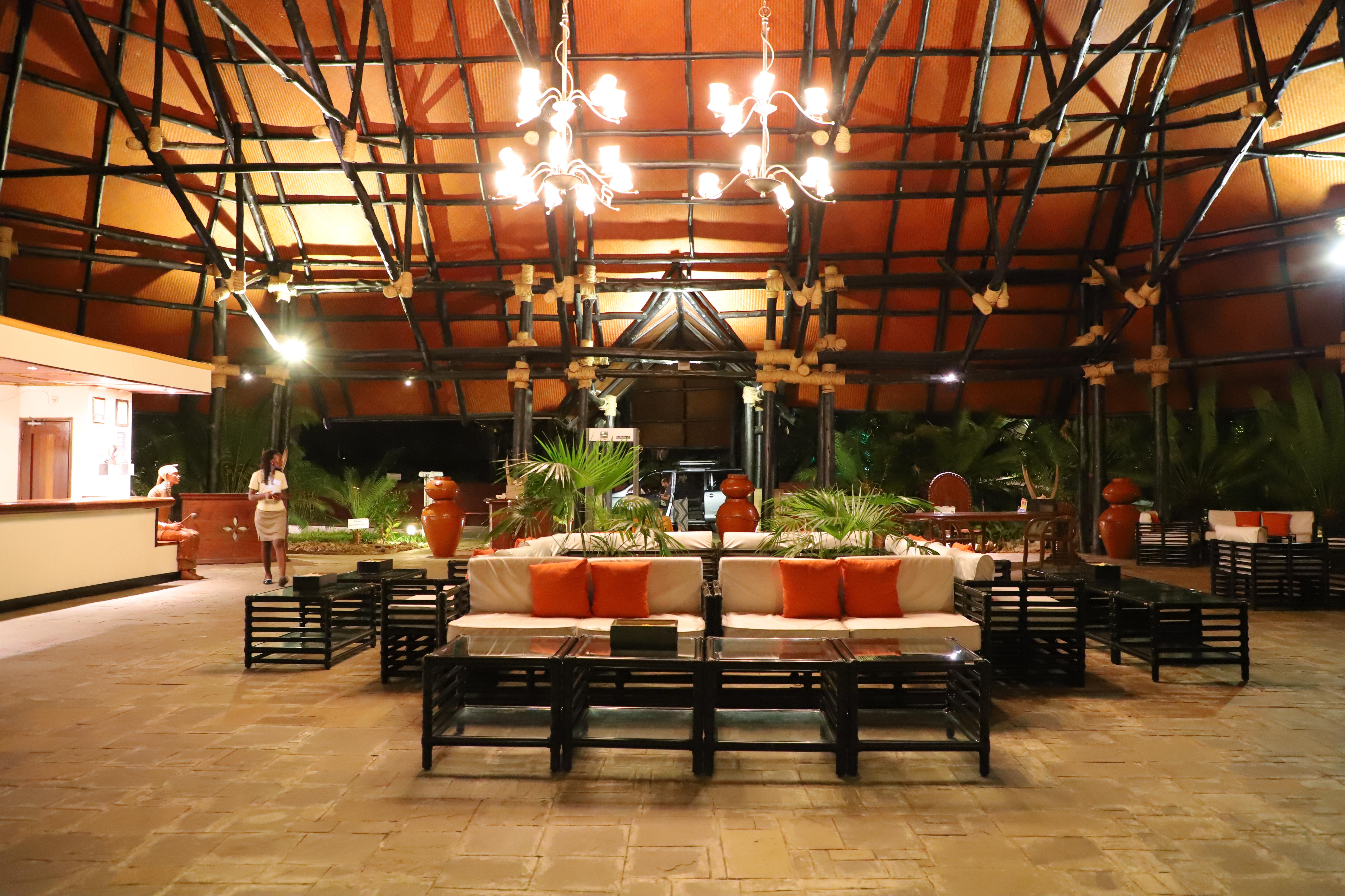 Diani Reef Beach Resort & Spa - Your Beachfront Bliss Awaits Діані-Біч Екстер'єр фото The lobby of the Royal Thai Hotel