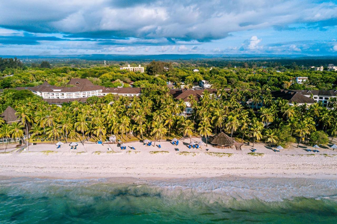 Diani Reef Beach Resort & Spa - Your Beachfront Bliss Awaits Діані-Біч Екстер'єр фото Aerial view of the beach