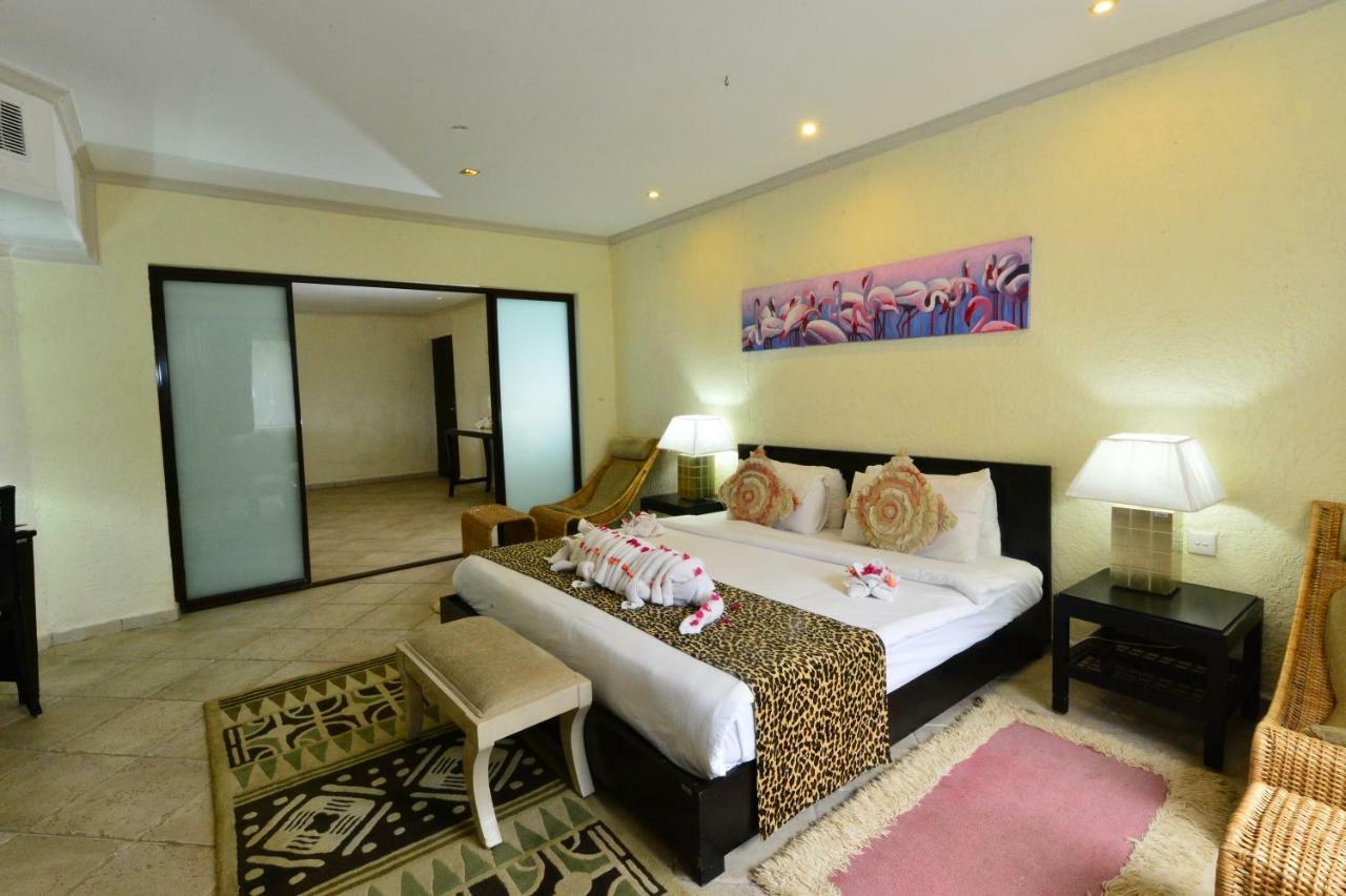 Diani Reef Beach Resort & Spa - Your Beachfront Bliss Awaits Діані-Біч Екстер'єр фото A bedroom at the resort