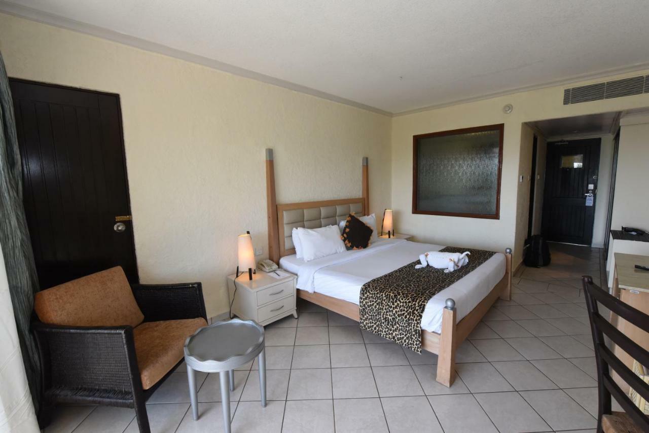Diani Reef Beach Resort & Spa - Your Beachfront Bliss Awaits Діані-Біч Екстер'єр фото A room at the hotel