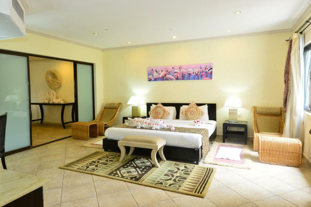 Diani Reef Beach Resort & Spa - Your Beachfront Bliss Awaits Діані-Біч Екстер'єр фото A bedroom at the hotel