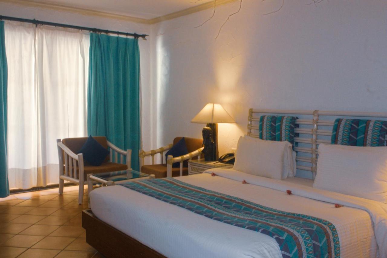 Diani Reef Beach Resort & Spa - Your Beachfront Bliss Awaits Діані-Біч Екстер'єр фото A room at the hotel